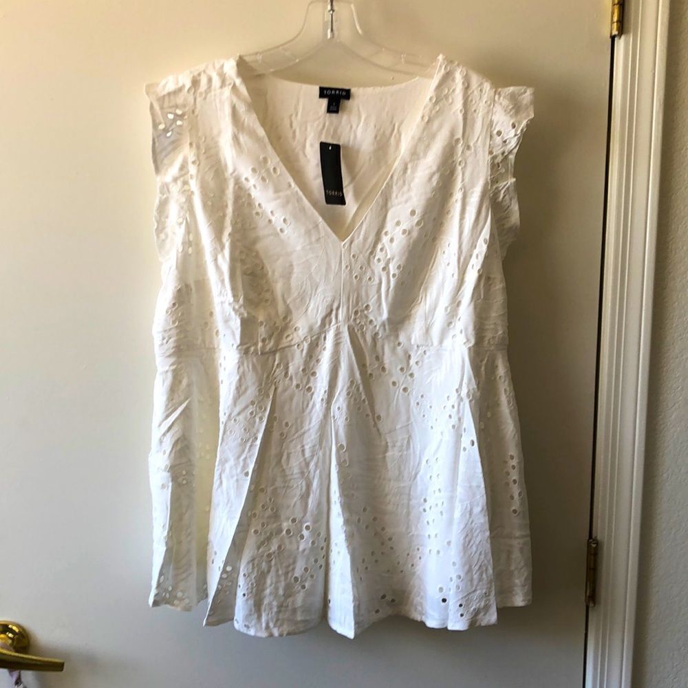 Torrid Eyelet Ruffle Sleeve Babydoll Top Size 1X NWT Cloud Dancer